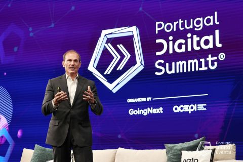 Gabriel Coimbra delivering keynote at the Portugal Digital Summit 2025